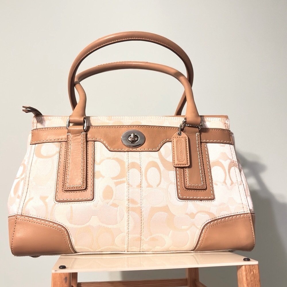 Coach Hampton Turn Lock Satchel/Top Handle Bag Handbag. Dust bag included